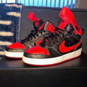 Nike Court Borough Mid youth size 5.5
